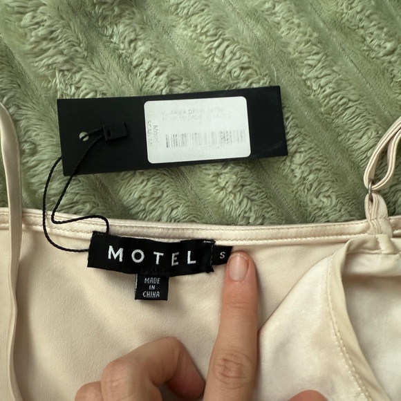 Motel Rocks Champagne Mini - Picture 5 of 5